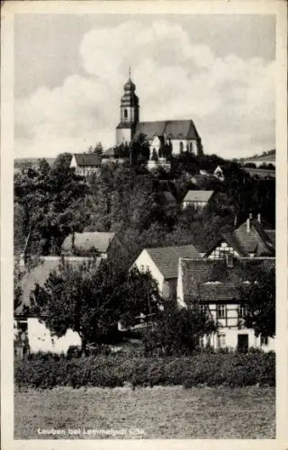 Ak Leuben bei Lommatzsch Nossen in Sachsen, Kirche auf Hügel mit Turm, Wohnhäuser am Hang, Bäume 