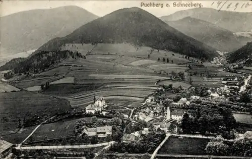 Ak Puchberg am Schneeberg Niederösterreich, Berge, Felder, Dorf, Häuser, Straßen, Baumgruppen, Or