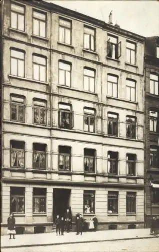 Foto Ak Magdeburg an der Elbe, Haus, Kinder, Straße