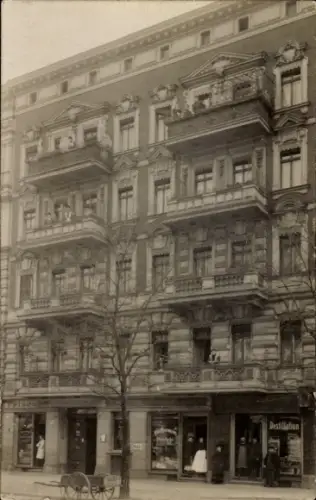 Foto Ak Magdeburg an der Elbe, Haus, Balkon, Geschäfte