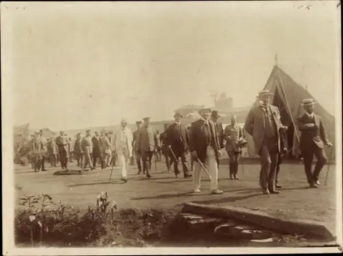 Foto Ak Sofia Bulgarien, Besuch der Reichstagsabgeordneten im Sanitätsdepot, 1916, 1. WK