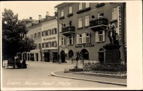 Foto Ak Lienz in Tirol, Kaiser Josef Platz, Hotel Traube