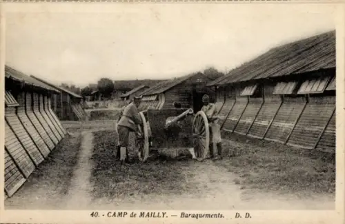 Ak Mailly le Camp Aube, Camp de Mailly, Baracken, Geschütz, französische Soldaten
