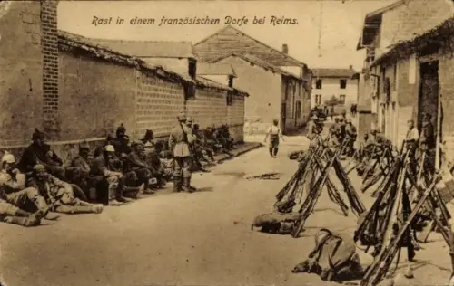Ak St. Souplet Nord, deutsche Soldaten bei der Rast, Feldzug 1914/15/16, Gewehre