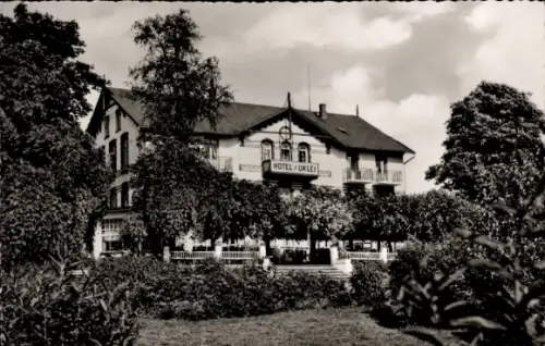 Ak Sielbeck Eutin in Ostholstein, Hotel zum Uklei, Gesamtansicht, Blick aus dem Vorgarten