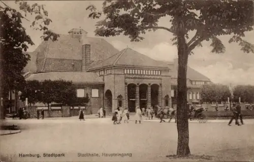 Ak Hamburg, Stadthalle im Stadtpark, Blick auf den Haupteingang, Fußgänger, Pferdekutsche, um 1920