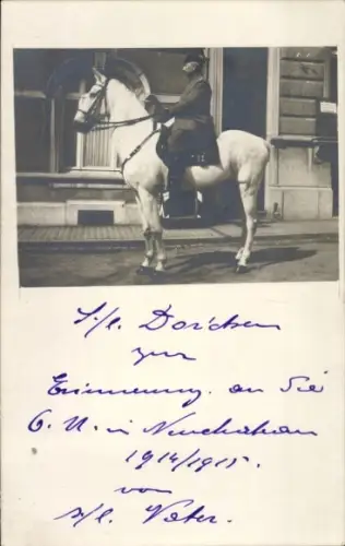 Ak Neuchâtel Neuenburg Stadt, Ein Soldat auf einem Pferd. (Verso: Erinnerung an das 6. Ulanen-...