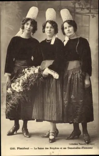 Ak Plozévet Finistère, La Reine des Bruyeres et ses Demoiselles d'honneur, Frauen in Tracht
