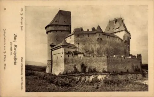Ak Leobendorf in Niederösterreich, Burg Kreuzenstein, massive Burg, hoher Rundturm, Wehrmauer mit