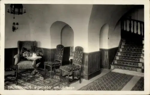 Ak Obertauern in Salzburg, Polstersessel, zwei Holzstühle, Beistelltisch mit Lampe, Teppiche, Tre