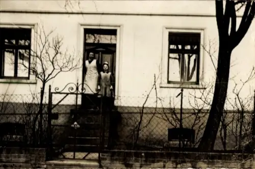 Foto Ak Lendringsen Menden im Sauerland, Familie Herbert Hünnies, Friedhofstraße 11