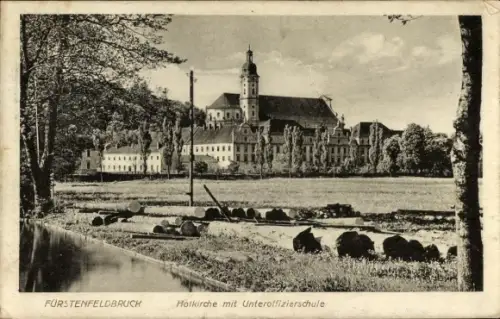 Ak Fürstenfeldbruck in Oberbayern, Hofkirche mit Unteroffizierschule