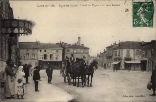 Ak Saint Mihiel Meuse, Place des Halles, Hôtel du Cygne, le Petit Casino