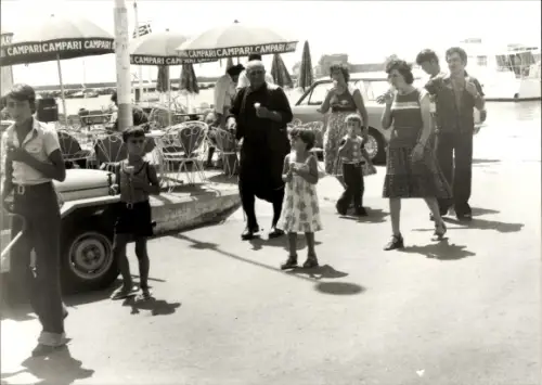 Foto Paphos Zypern, Passanten, Cafe, Tische
