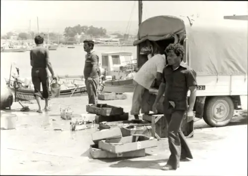 Foto Paphos Zypern, Transportwagen, Boot, Männer