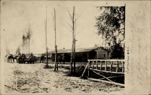 Foto Ak Downary Polen, Gebäude, Fuhrwerk