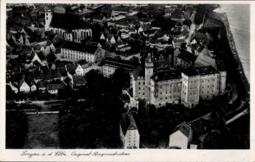 Ak Torgau an der Elbe, Fliegeraufnahme, Schloss