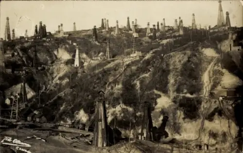 Foto Ak Rumänien, Bergbau, Erdölgewinnung