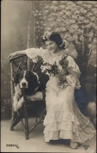 Ak Frau mit Hund, Portrait
