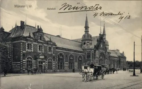 Ak Münster in Westfalen, Bahnhof, Kutschen