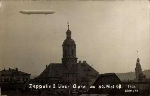 Foto Ak Gera in Thüringen, Zeppelin 2 über der Stadt, 30. Mai 1909