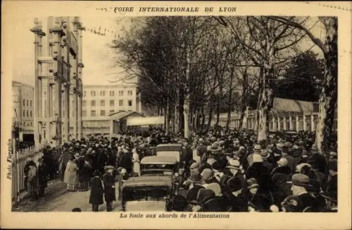 Ak Lyon Rhône, Foire Internationale, La foule aux abords de l'Alimentation