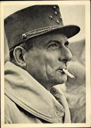 Ak General de Lattre, Portrait mit Zigarette