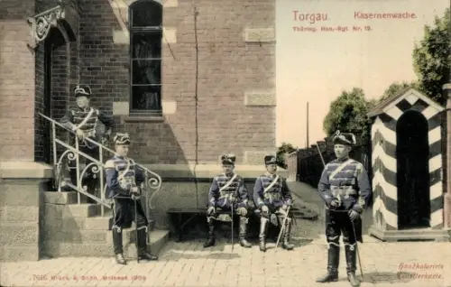 Ak Torgau an der Elbe, Kasernenwache, Thüringisches Husaren Regiment Nummer 12