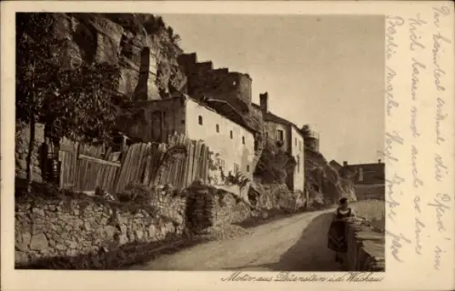 Ak Dürnstein an der Donau Wachau Niederösterreich, Felswand mit Turmruine, Straße an Häusern, Ste