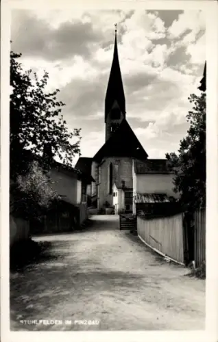Ak Stuhlfelden im Pinzgau in Salzburg, Straßenpartie, Kirche