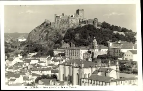Ak Leiria Portugal, Vista parcial a Se e o Castelo, Blick auf Ort und Festung