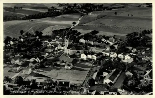 Ak Buchbach in Oberbayern, Luftaufnahme, Dorfansicht, Kirche, Felder, Landschaft, Schwarz-Weiß