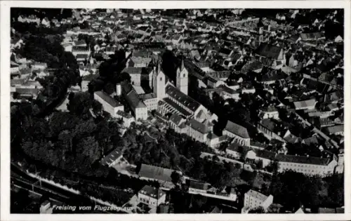 Ak Freising in Oberbayern, Freising vom Flugzeugaus, Domberg, Freisinger Dom, Luftaufnahme