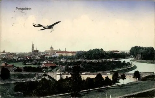 Ak Pardubice Pardubitz Stadt,  Brücke, Fluss, Flugzeug, Kirchturm