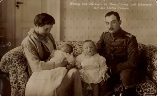Ak Herzog Ernst August zu Braunschweig und Lüneburg, Viktoria Luise, Prinzen