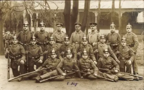 Foto Ak Chemnitz, deutsche Soldaten in Uniform, Gruppenbild, 8. Korp.