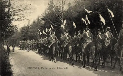 Ak Eilenriede Hannover in Niedersachsen, Regiment passiert die Straße, Wald