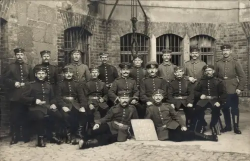 Foto Ak Leisnig, deutsche Soldaten in Uniform, 24. Corp. Inf. Regt. 179, 1915
