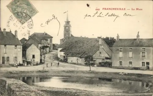 Ak Francheville Orne, Francheville - La Mare, Dorfteich, Kirchturm, Dorfstraße