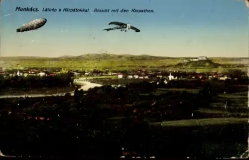 Ak Mukatschewo Munkacs Ukraine, Gesamtansicht, Karpaten, Flugzeug, Zeppelin