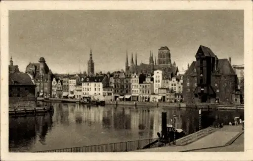 Ak Gdańsk Danzig, Die drei Wahrzeichen, Krantor, St. Marienkirche, Rathausturm
