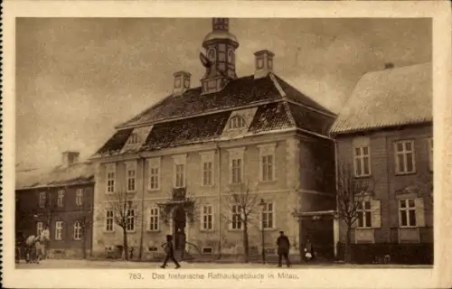 Ak Jelgava Mitau Lettland, Am historischen Rathausgebäude, Winter