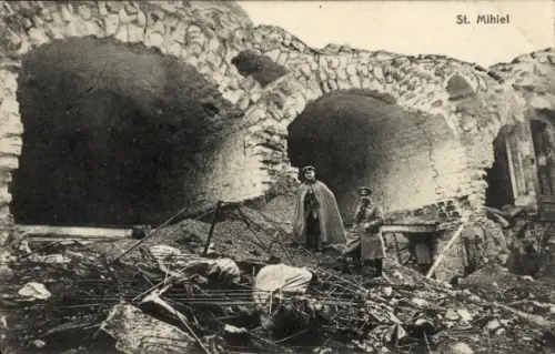 Ak Saint Mihiel Meuse, Ruine, Soldaten, 1. Weltkrieg