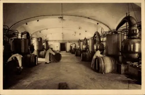 CPA Fourvoirie Saint Laurent du Pont Isère, Fabrication de la Liqueur de la Grande Chartreuse