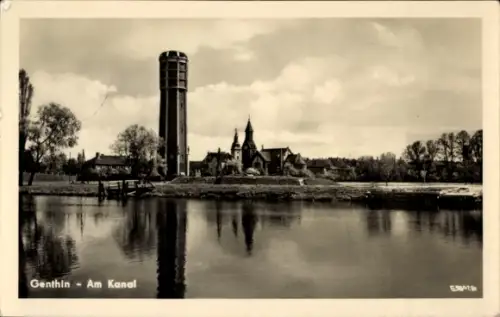 Ak Genthin am Elbe Havel Kanal,  Am Kanal, Wasserturm, Kirche