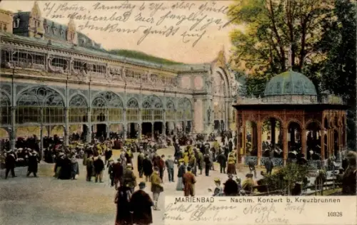 Ak Mariánské Lázně Marienbad Region Karlsbad,  Nachm. Konzert b. Kreuzbrunnen, Konzertpavillon, K
