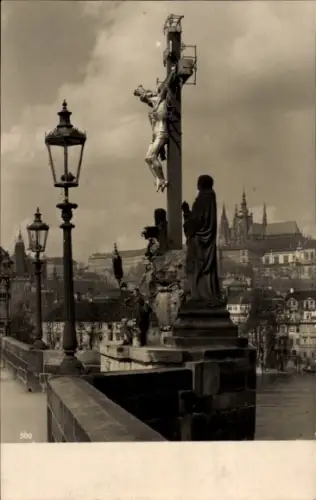 Ak Hradčany Hradschin Praha Prag Tschechien, Karlsbrücke, Kruzifix (Kreuzigungsgruppe), Prager Bu