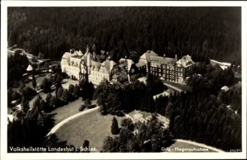 Ak Kamienna Góra Landeshut Riesengebirge Schlesien, Volksheilstätte  Orig. Fliegeraufnahme