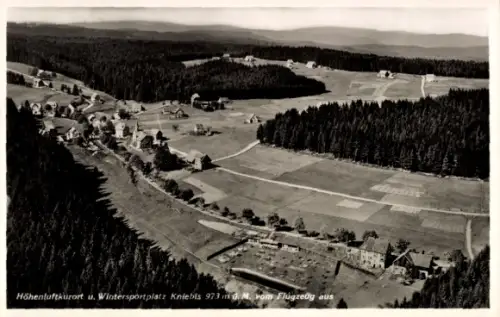 Ak Kniebis Freudenstadt im Schwarzwald,  Höhenluftkurort, Wintersportplatz, 973 m ü. M., Luftaufn
