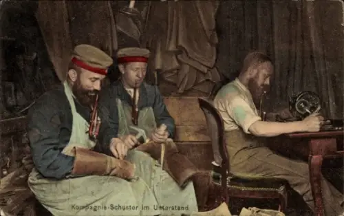 Ak Kompagnie-Schuster im Unterstand, 1. WK, coloriert
